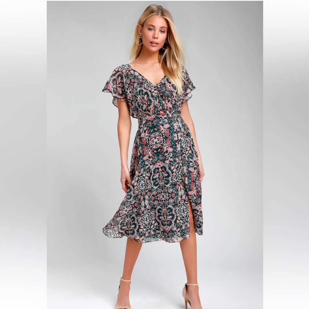 Luluβs NWT charmed Iβm sure dark green floral print midi dress
